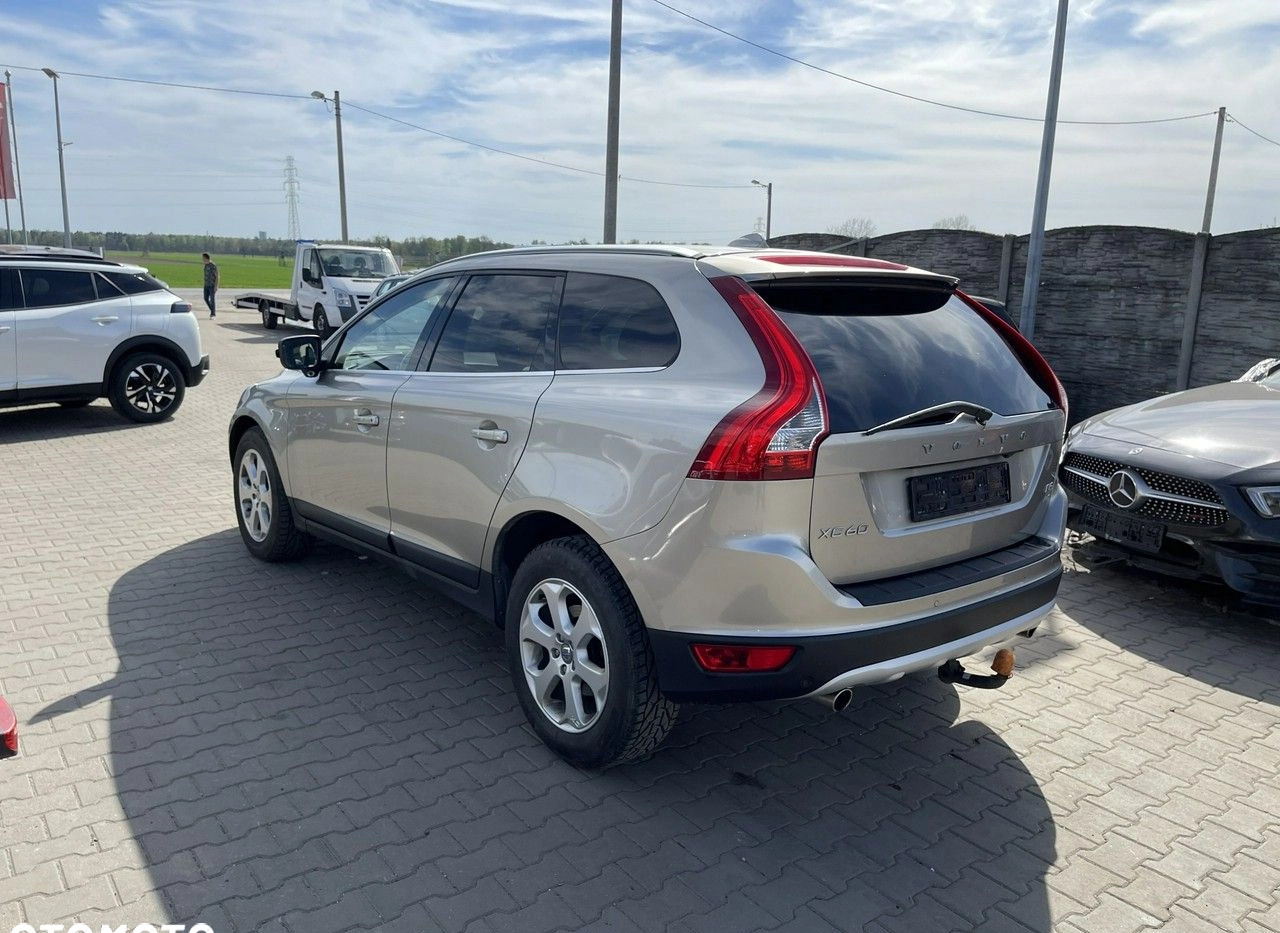 Volvo XC 60 cena 39900 przebieg: 207300, rok produkcji 2013 z Uniejów małe 172